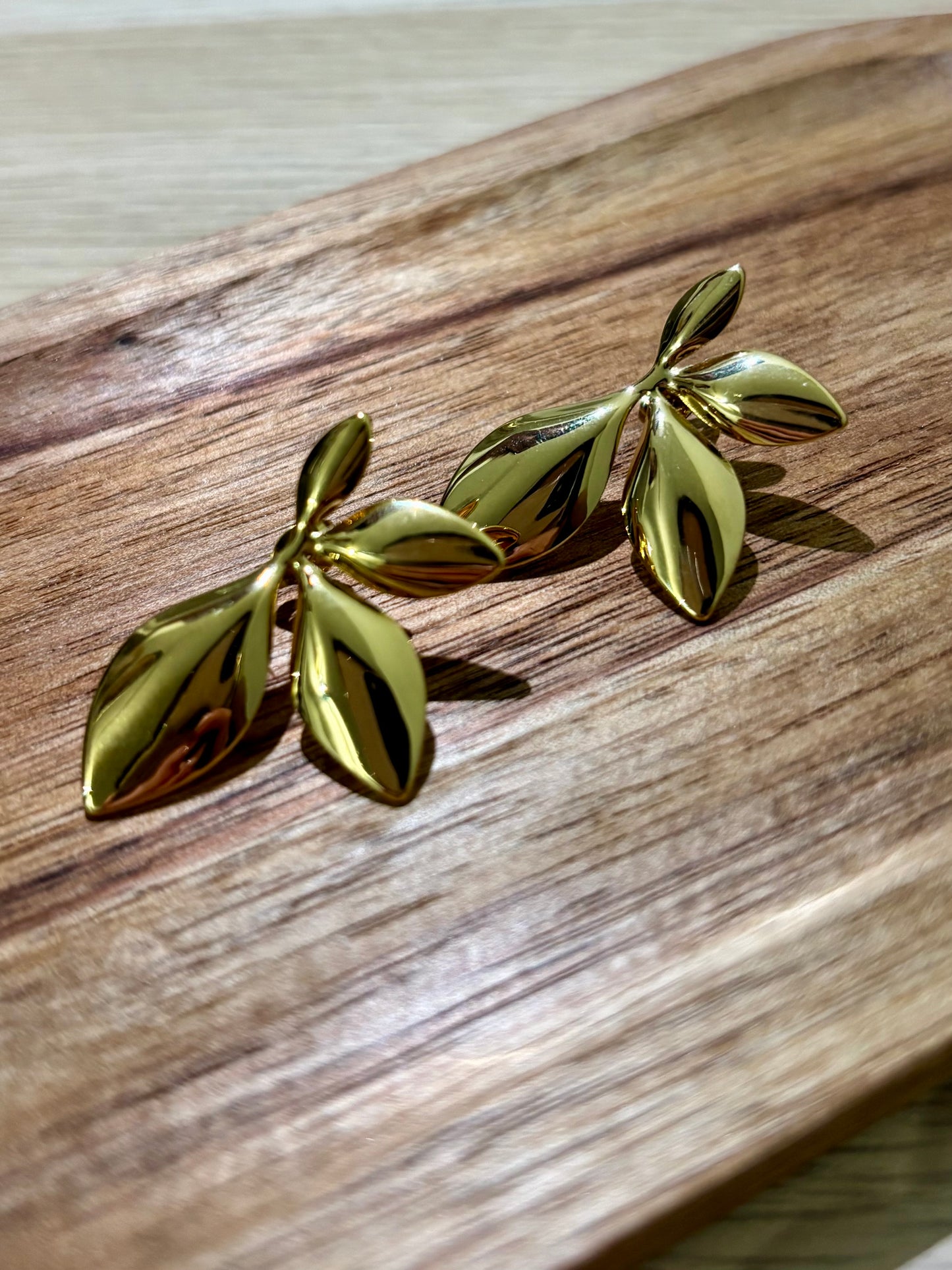 Boucles d’oreilles demi-fleur